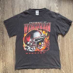 Vintage Wisconsin Badgers Football TShirt Fine/Aged...